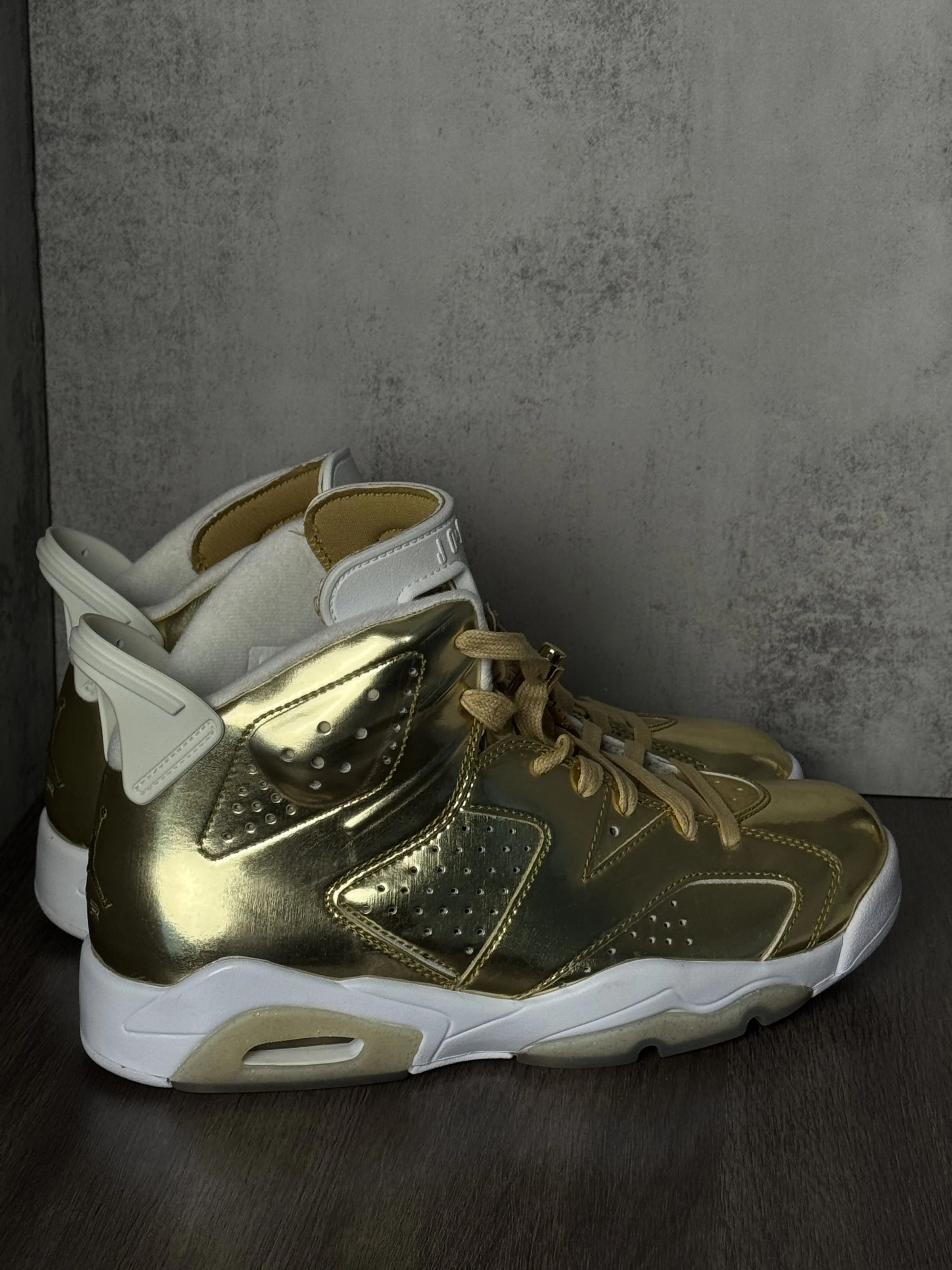 Air Jordan 6 Retro 'P1NNACLE' - Women's Size 9