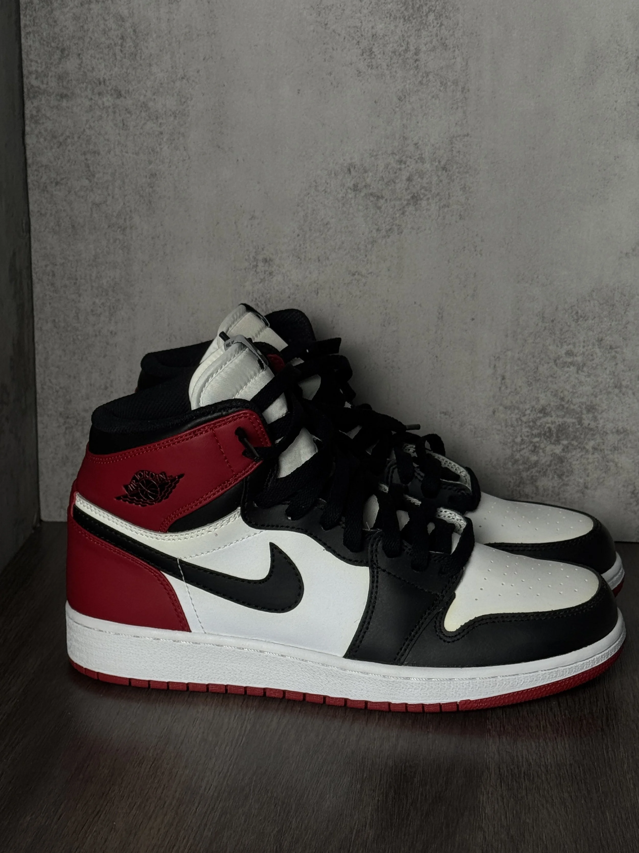 Jordan 1 Retro 'black toe' 2016 - Women's 9