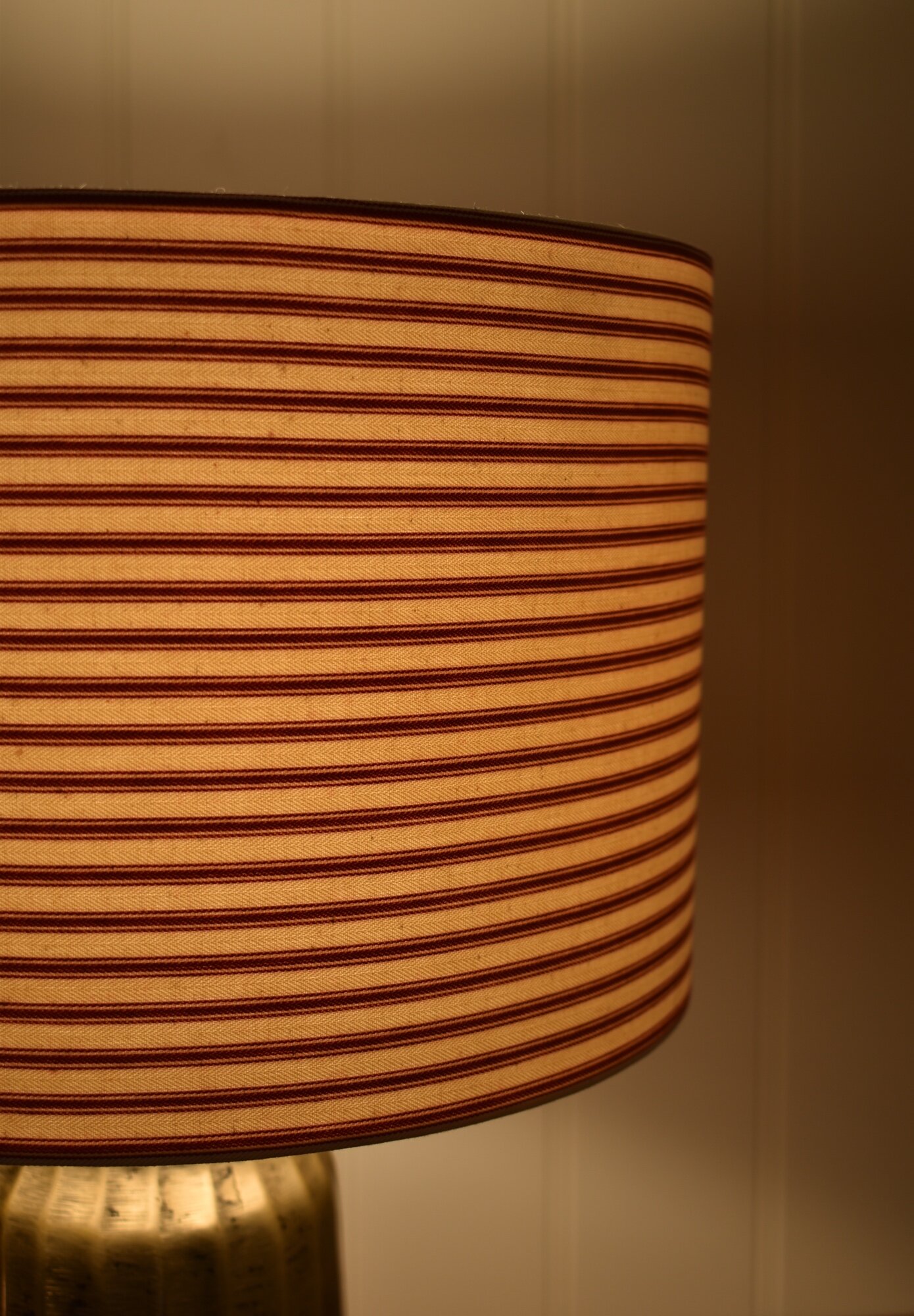 Striped patterned lampshade