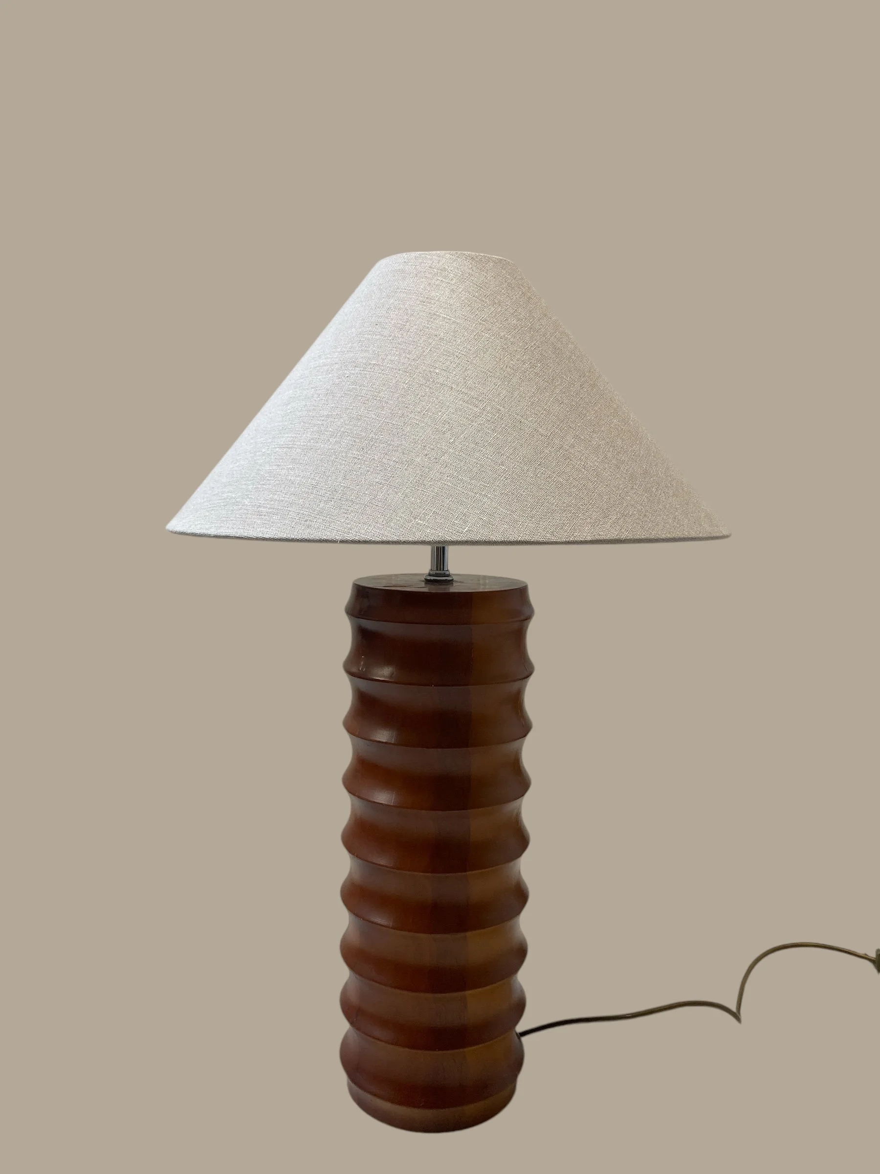 Irish_Linen_Extreme_Cone_Lampshade.JPG