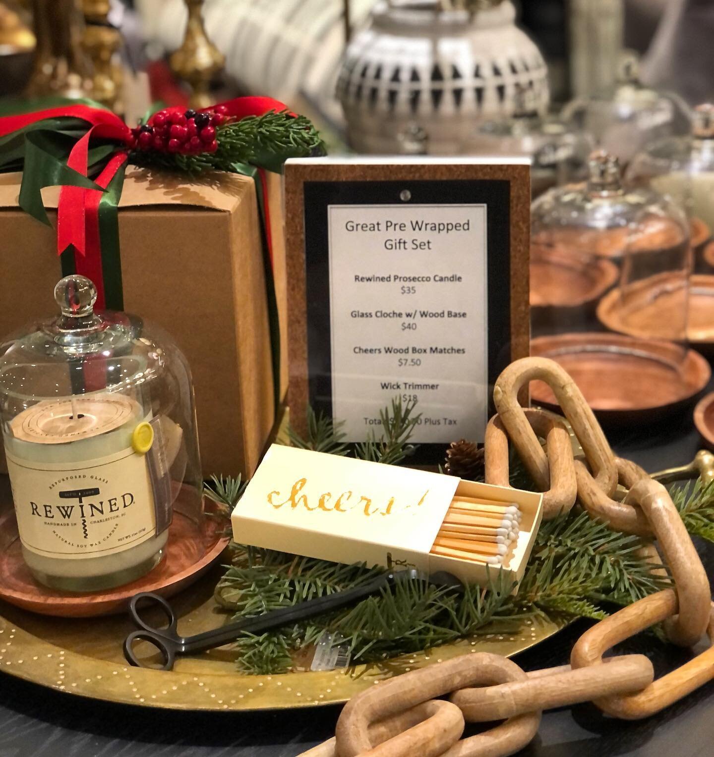Need a last minute host gift?  We have you covered with a few grab and go pre wrapped gifts. Stop by this weekend Saturday 11-7 and Sunday 12-5! #chicagodesigner #shopchicago #insidehomechicago #interiordesigner