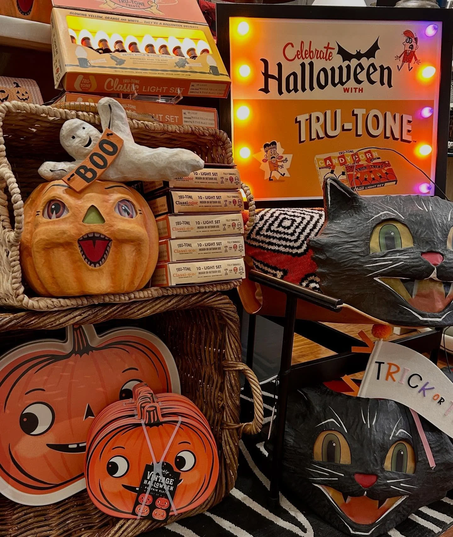 Come check out our new selection of vintage style Halloween items!  #insidehomechicago #chicago #vintagehalloween #trutone #trutonebulbs #interiordesign #homedecor #halloween