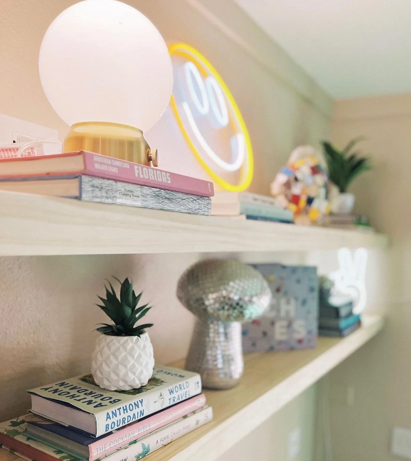 A sneak peek of our newest project at @hotz_coffee! ☕✨ 

We had the best time bringing this interior design vision to life and can&rsquo;t wait for you to experience every little detail. 

Stay tuned to see more! 💛 #ApresSunInteriors #HotzCoffee #In