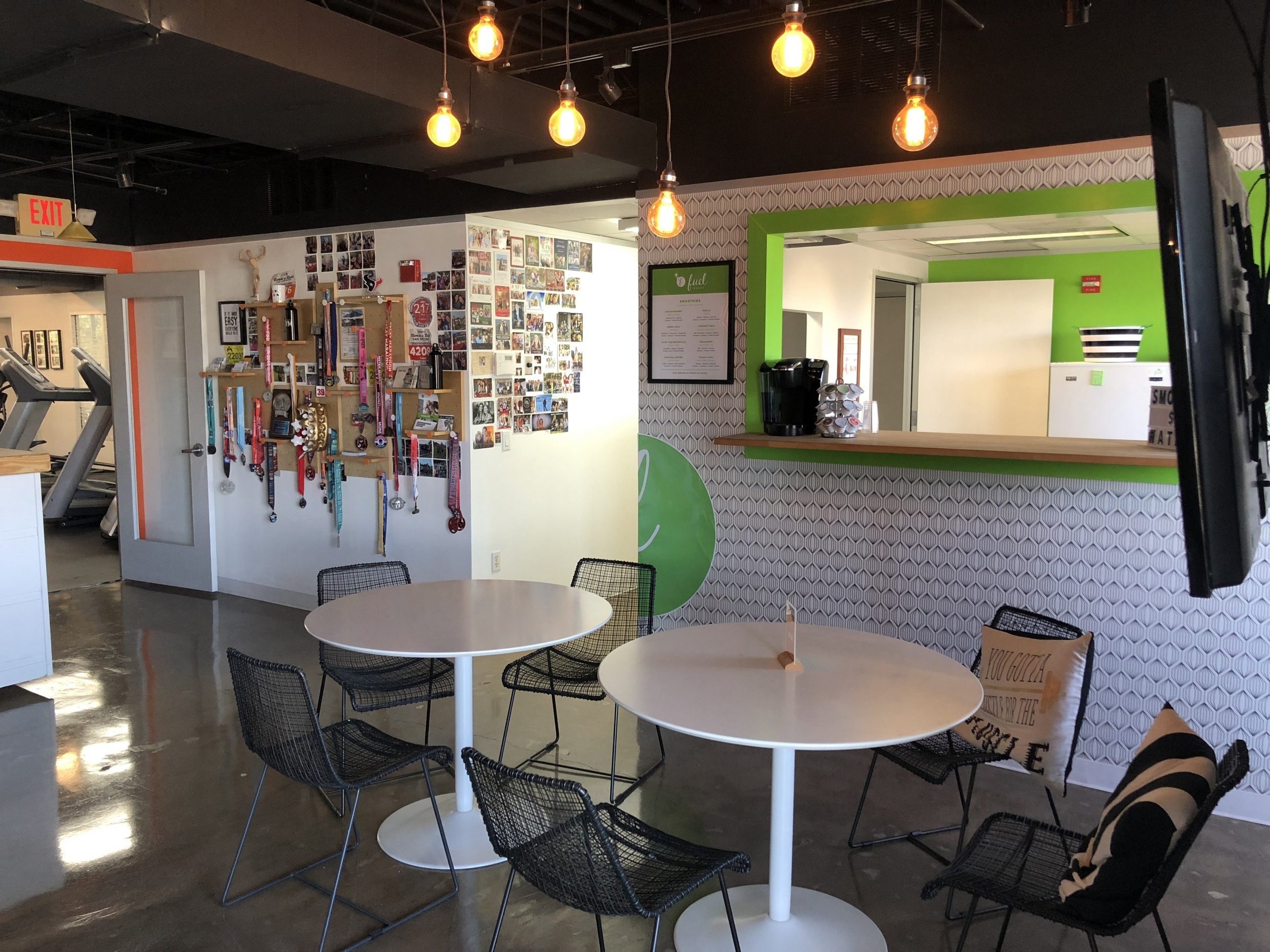 smoothie_kitchen_and_brag_wall.jpg