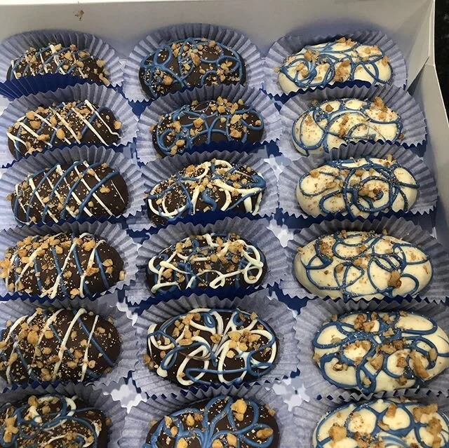 Just delivered fresh at Nazareth Restaurant &amp; Deli. Stop by and pick your favorites for Father&rsquo;s Day: #melomakarona#baklava#chocolatedippedbaklava#kiurambiedesroastedalmonds#greekpastries#newalbany#gahanna#cbus