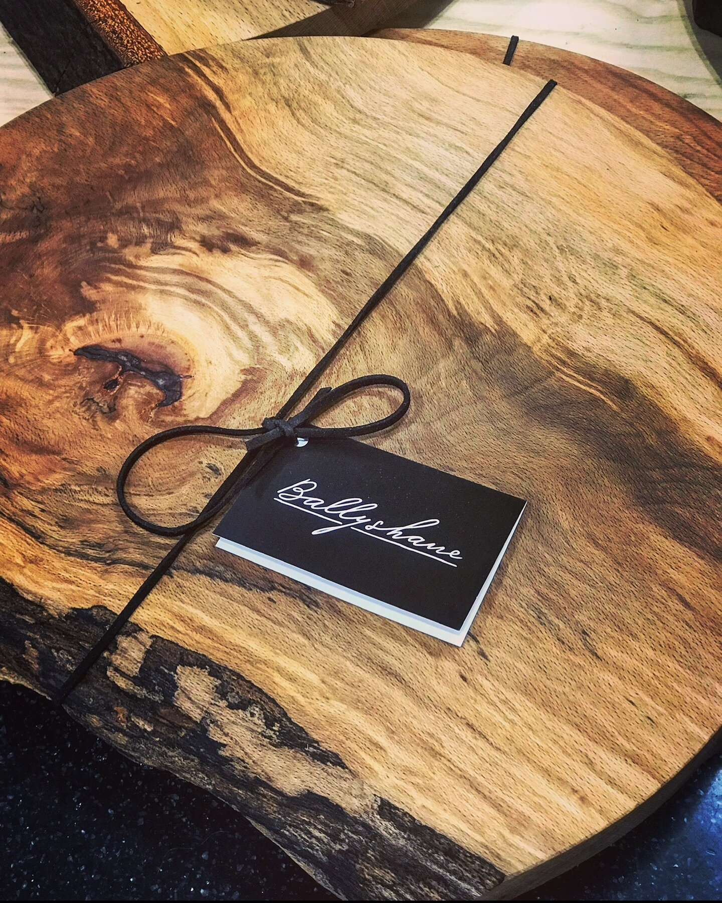 Look at the grain in this board 🤩

This is our Ballyshane Medium board. This board makes a beautiful gift. We can personalised this board with a logo or text of your choice. 

Ballyshane.com