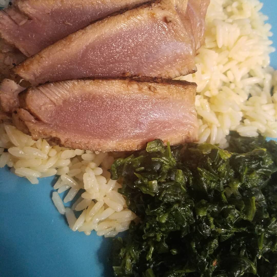 I can't tell you how long I've been trying to achieve this level of doneness while searing tuna steaks. It was delicious too! #plateuppendown #searedtuna #ahituna #ahitunasteaks #searedahituna #searedahi #tunasteaks #eatingfortheinsta #foodporn #food