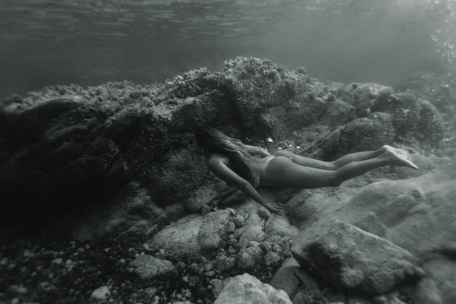 siren sirens corse corsica underwater photography photographe sous leau mermaid femme woman women nude nue fine art photography Krista Espino ajaccio sea Mediterranean france travel-34.jpg