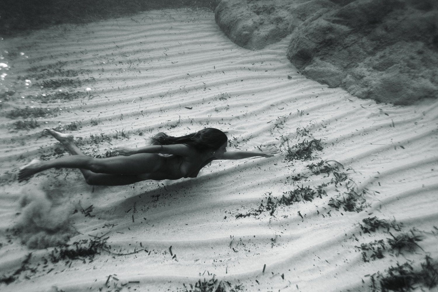 siren sirens corse corsica underwater photography photographe sous leau mermaid femme woman women nude nue fine art photography Krista Espino ajaccio sea Mediterranean france travel-44.jpg