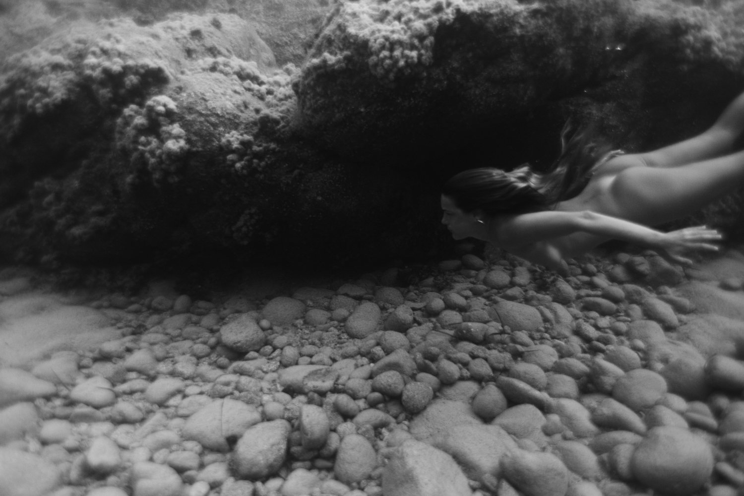 siren sirens corse corsica underwater photography photographe sous leau mermaid femme woman women nude nue fine art photography Krista Espino ajaccio sea Mediterranean france travel-47.jpg