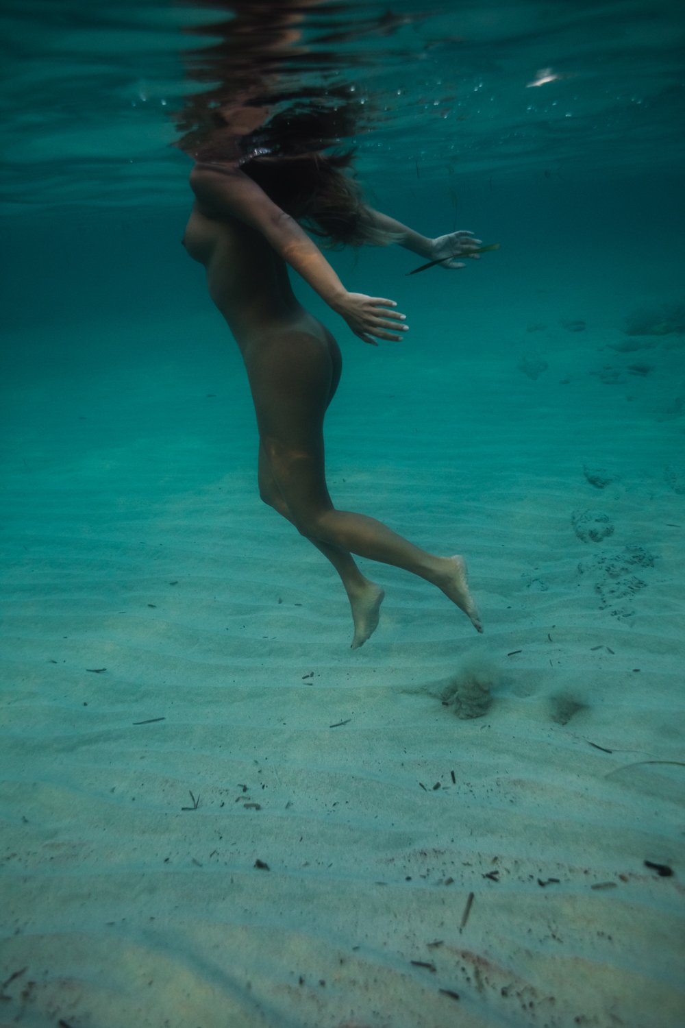 siren sirens corse corsica underwater photography photographe sous leau mermaid femme woman women nude nue fine art photography Krista Espino ajaccio sea Mediterranean france travel-53.jpg