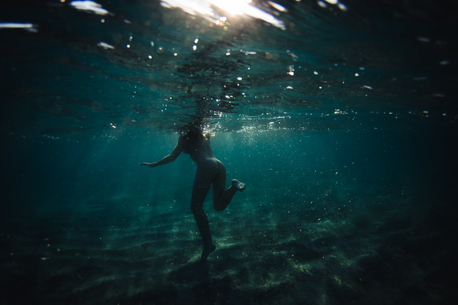 underwater corse corsica sea mediterranean island france french photographer photographe ajaccio Krista Espino Capo di feno wave nude nue femme woman fine art photography-3.jpg