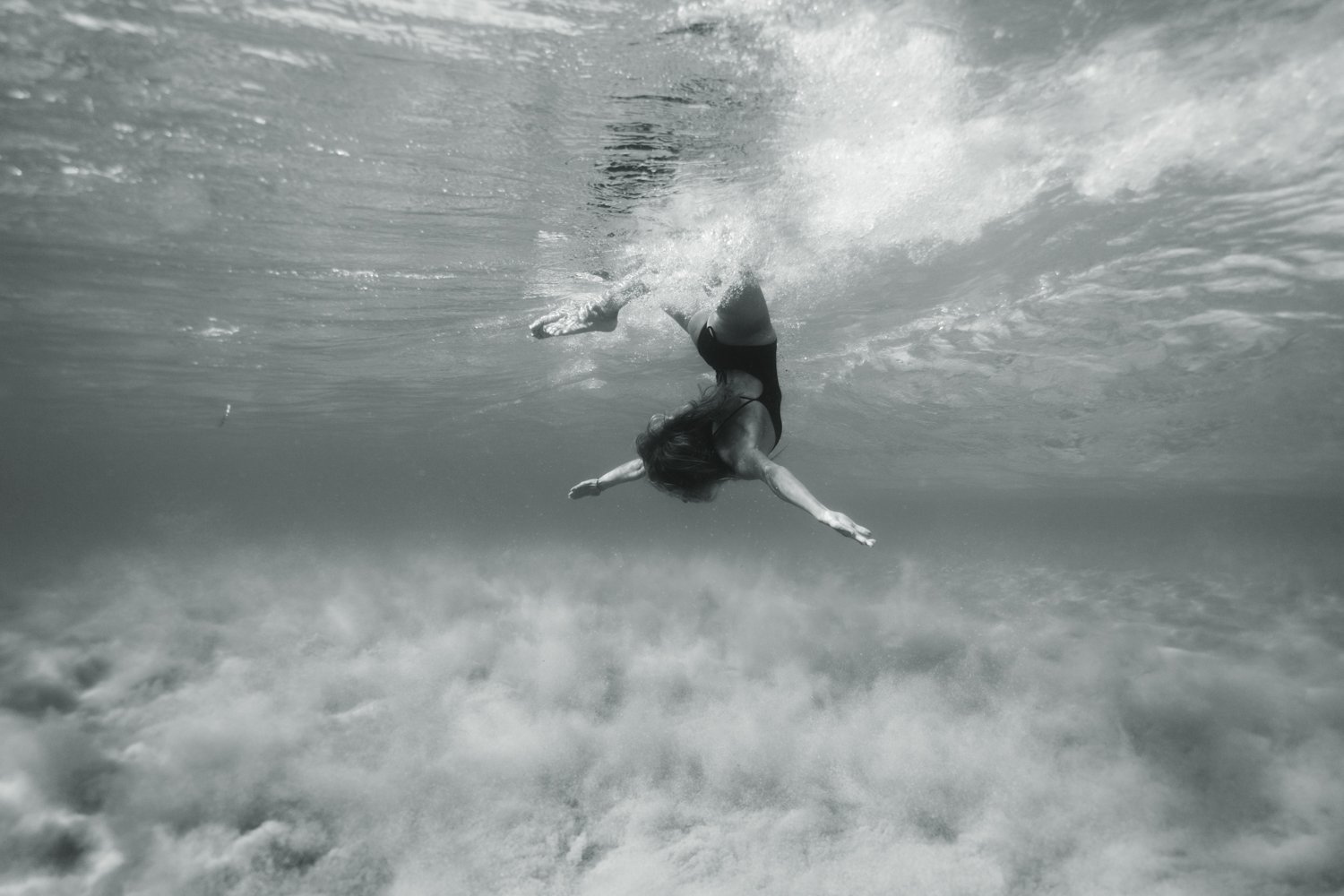 summer underwater corse corsica sea mediterranean island france french photographer photographe ajaccio Krista Espino Capo di feno wave femme woman fine art photography swim-7.jpg