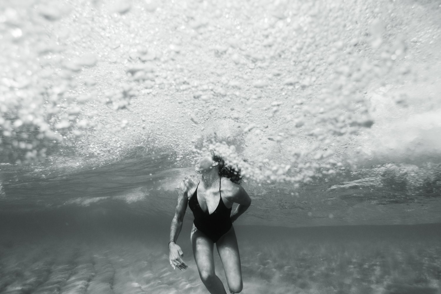 summer underwater corse corsica sea mediterranean island france french photographer photographe ajaccio Krista Espino Capo di feno wave femme woman fine art photography swim-13.jpg