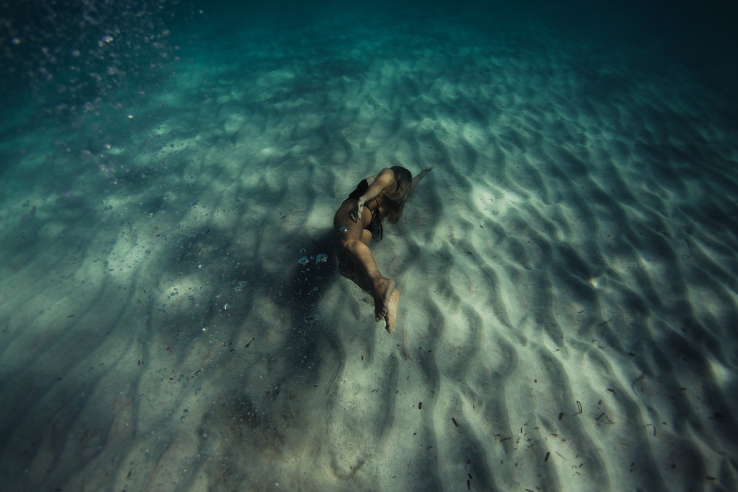 summer underwater corse corsica sea mediterranean island france french photographer photographe ajaccio Krista Espino Capo di feno wave femme woman fine art photography swim-23.jpg
