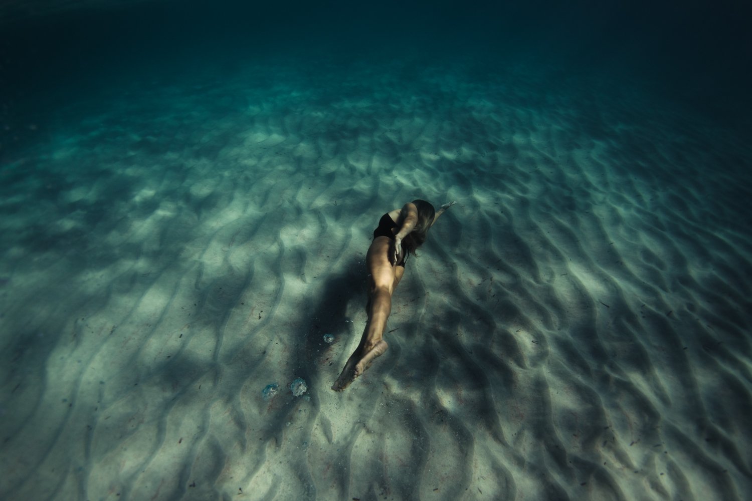 summer underwater corse corsica sea mediterranean island france french photographer photographe ajaccio Krista Espino Capo di feno wave femme woman fine art photography swim-24.jpg
