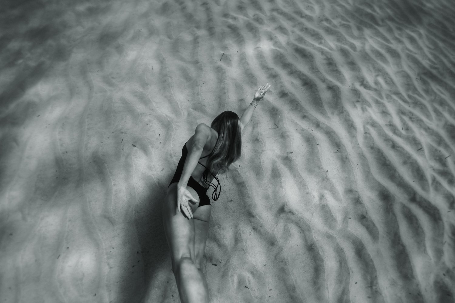 summer underwater corse corsica sea mediterranean island france french photographer photographe ajaccio Krista Espino Capo di feno wave femme woman fine art photography swim-25.jpg