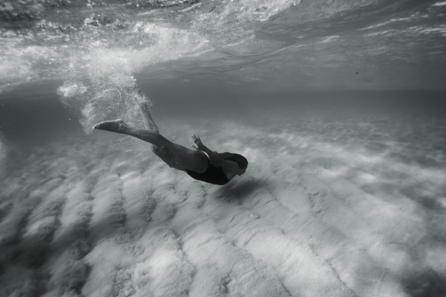summer underwater corse corsica sea mediterranean island france french photographer photographe ajaccio Krista Espino Capo di feno wave femme woman fine art photography swim-32.jpg