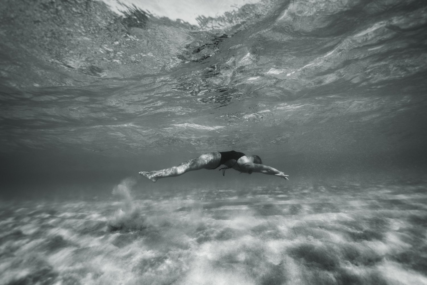 summer underwater corse corsica sea mediterranean island france french photographer photographe ajaccio Krista Espino Capo di feno wave femme woman fine art photography swim-36.jpg