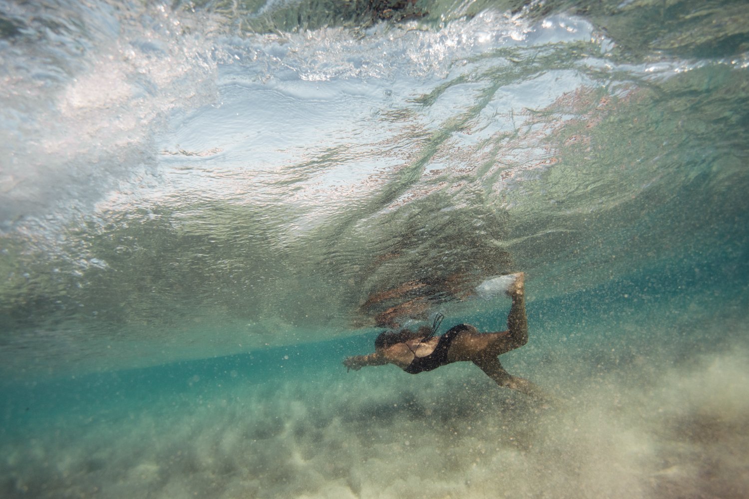 summer underwater corse corsica sea mediterranean island france french photographer photographe ajaccio Krista Espino Capo di feno wave femme woman fine art photography swim-39.jpg