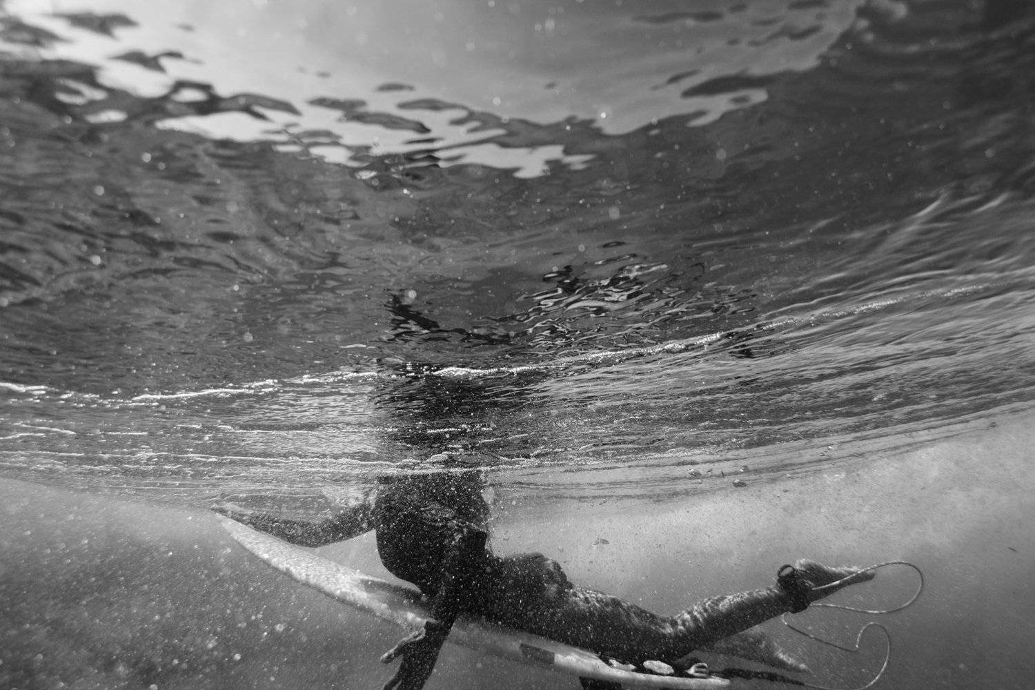surf underwater corse corsica sea mediterranean island france french photographer photographe ajaccio Krista Espino Capo di feno wave femme woman fine art photography sous l'eau marine lamer la mer-3.jpg