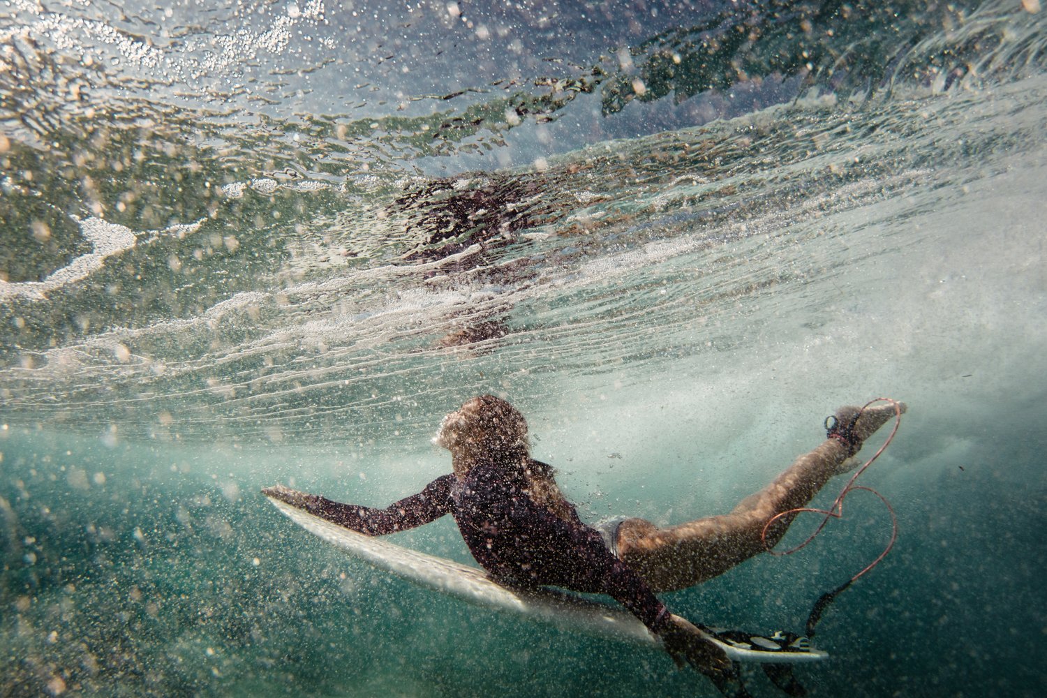 surf underwater corse corsica sea mediterranean island france french photographer photographe ajaccio Krista Espino Capo di feno wave femme woman fine art photography sous l'eau marine lamer la mer-2.jpg