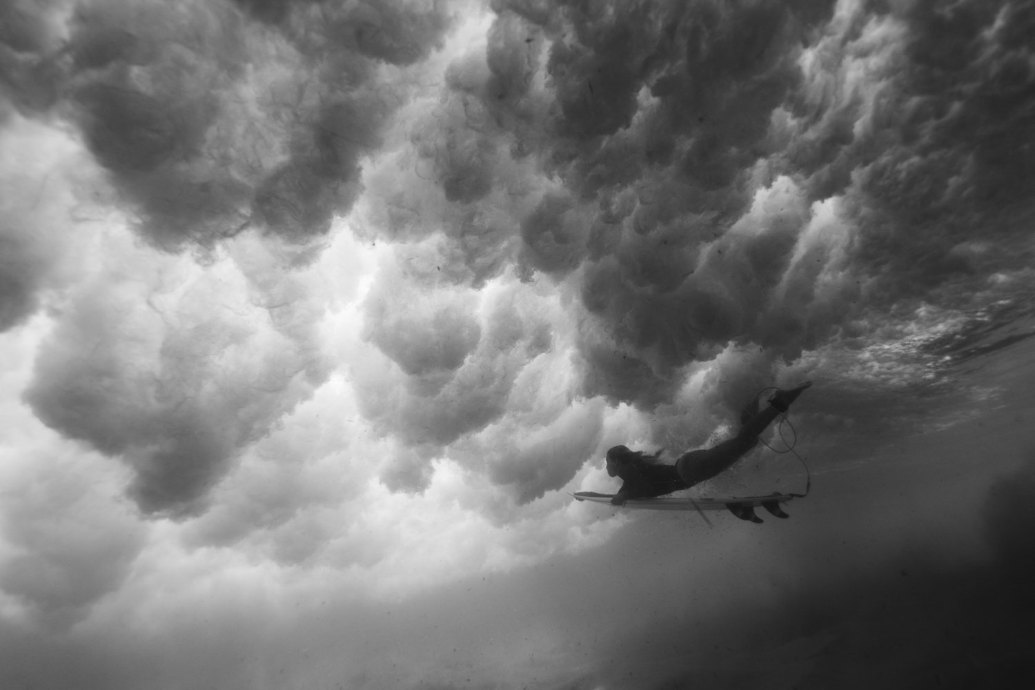 surf underwater corse corsica sea mediterranean island france french photographer photographe ajaccio Krista Espino Capo di feno wave femme woman fine art photography sous l'eau marine lamer la mer-15.jpg