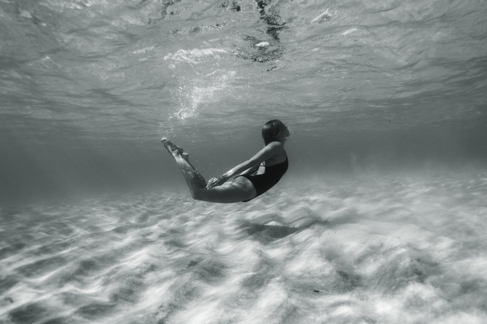 summer+underwater+corse+corsica+sea+mediterranean+island+france+french+photographer+photographe+ajaccio+Krista+Espino+Capo+di+feno+wave+femme+woman+fine+art+photography+swim-11.jpeg