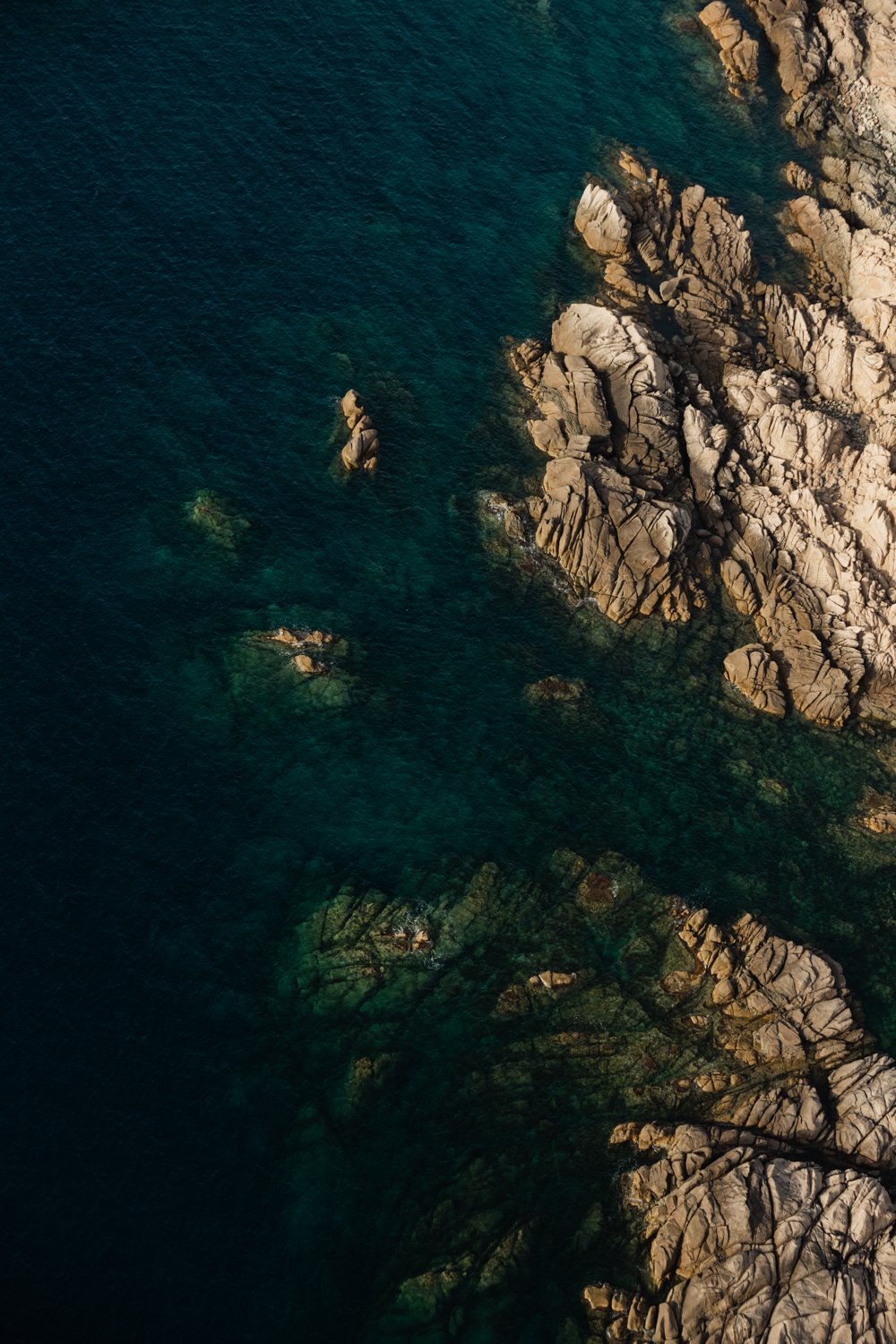 corse corsica photographe aerial photography libertaventura libert'aventura air l'air mountains sea la mer mediterranean mer Méditerranée beach plage from above Krista Espino photographie nature_-16.jpg