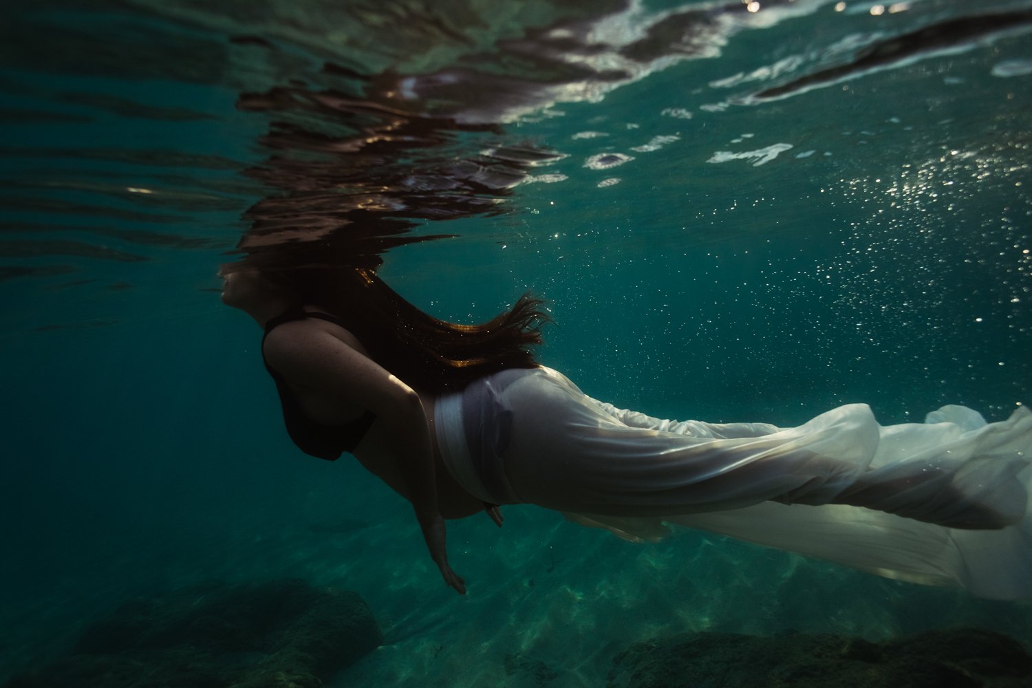 maternity grossesse photo photography sea la mer lifestyle underwater sous leau marine sea corse corsica ajaccio photographer Krista Espino-22.jpg