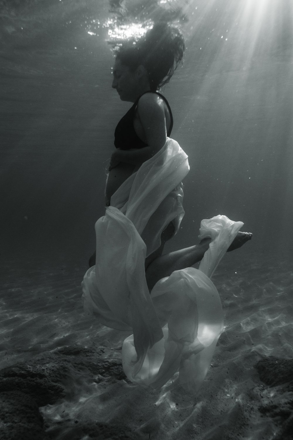 maternity grossesse photo photography sea la mer lifestyle underwater sous leau marine sea corse corsica ajaccio photographer Krista Espino-23.jpg