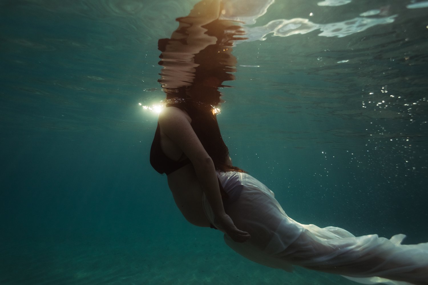 maternity grossesse photo photography sea la mer lifestyle underwater sous leau marine sea corse corsica ajaccio photographer Krista Espino-31.jpg