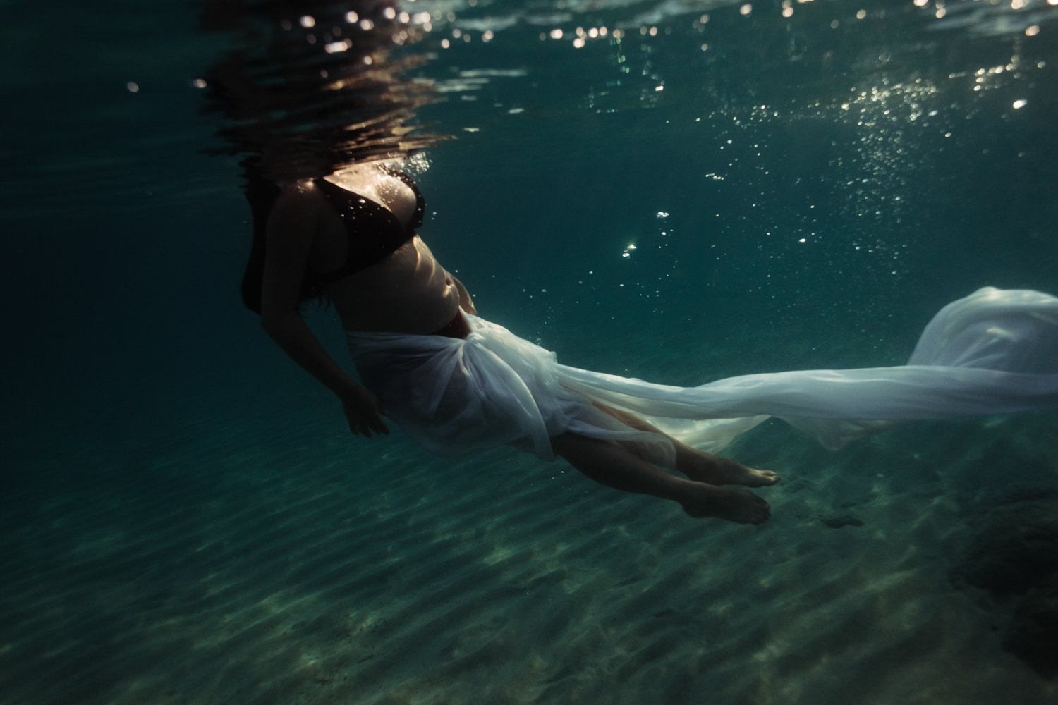 maternity grossesse photo photography sea la mer lifestyle underwater sous leau marine sea corse corsica ajaccio photographer Krista Espino-35.jpg