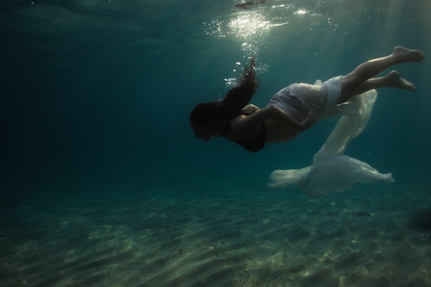 maternity grossesse photo photography sea la mer lifestyle underwater sous leau marine sea corse corsica ajaccio photographer Krista Espino-37.jpg