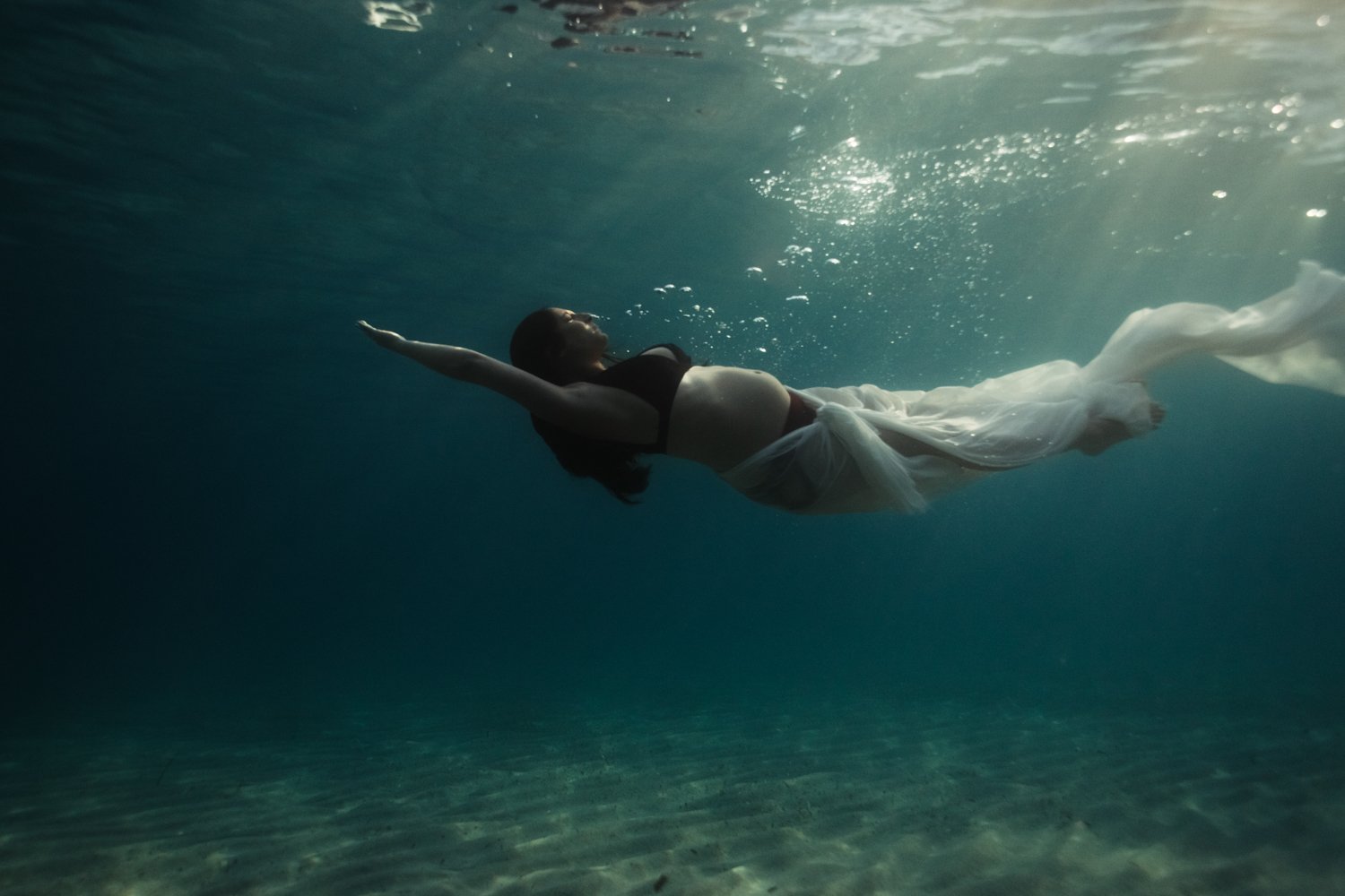 maternity grossesse photo photography sea la mer lifestyle underwater sous leau marine sea corse corsica ajaccio photographer Krista Espino-40.jpg