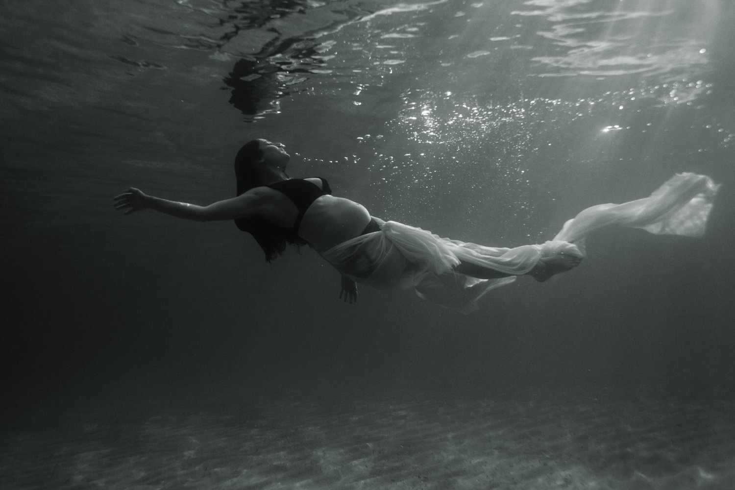 maternity grossesse photo photography sea la mer lifestyle underwater sous leau marine sea corse corsica ajaccio photographer Krista Espino-42.jpg