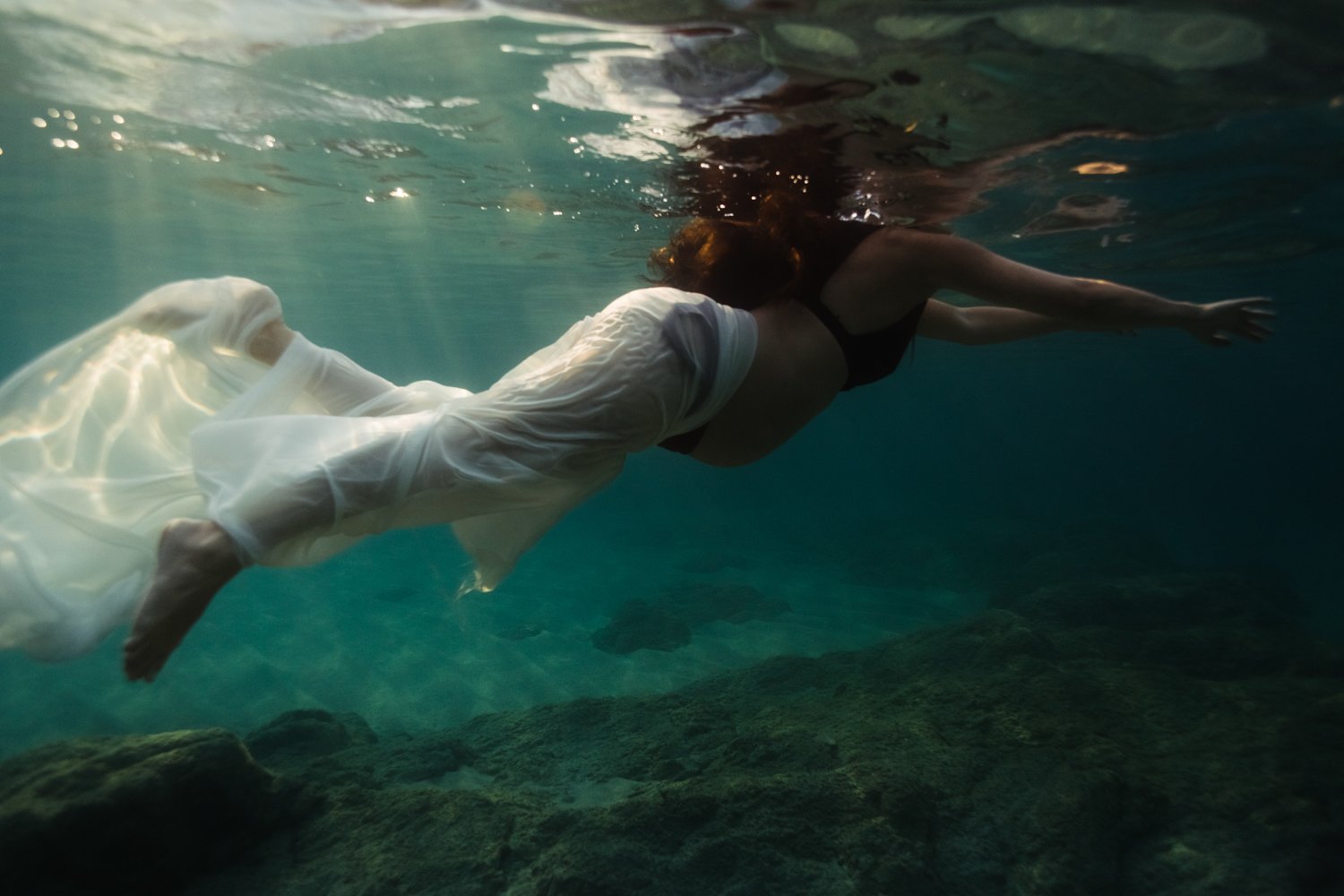 maternity grossesse photo photography sea la mer lifestyle underwater sous leau marine sea corse corsica ajaccio photographer Krista Espino-43.jpg