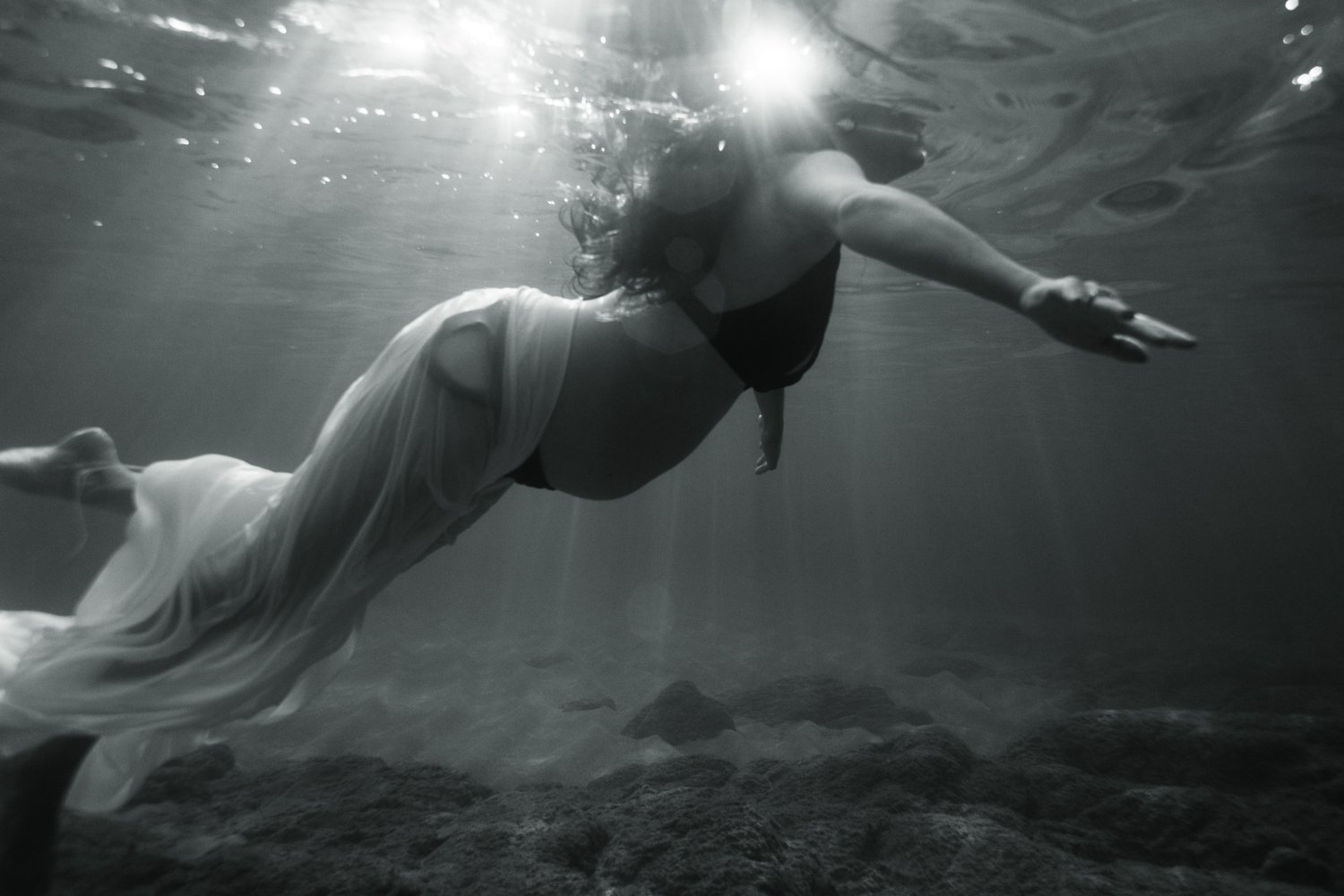 maternity grossesse photo photography sea la mer lifestyle underwater sous leau marine sea corse corsica ajaccio photographer Krista Espino-45.jpg
