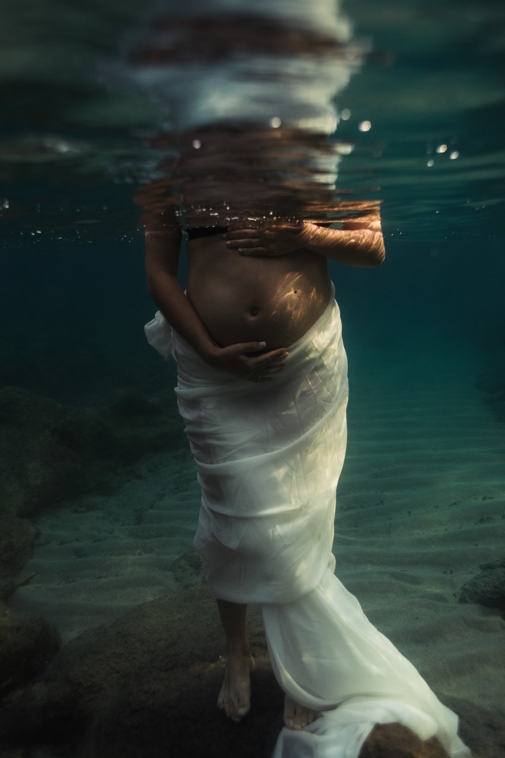 maternity grossesse photo photography sea la mer lifestyle underwater sous leau marine sea corse corsica ajaccio photographer Krista Espino-49.jpg