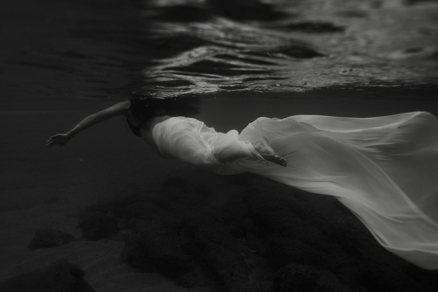 maternity grossesse photo photography sea la mer lifestyle underwater sous leau marine sea corse corsica ajaccio photographer Krista Espino-50.jpg