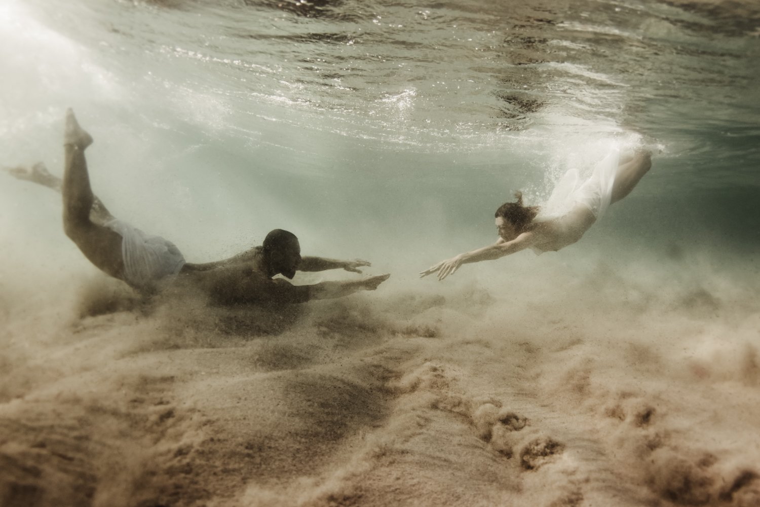 underwater love couple session Krista Espino Anza Creative love amour sous l'eau corse corsica-13.jpg