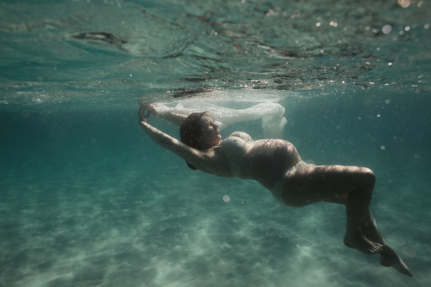 pregnancy maternity photographer grossesse photographe famille family corse corsica france underwater sous l'eau marine sea la mer plage Krista Espino Anza Creative_-18.jpg