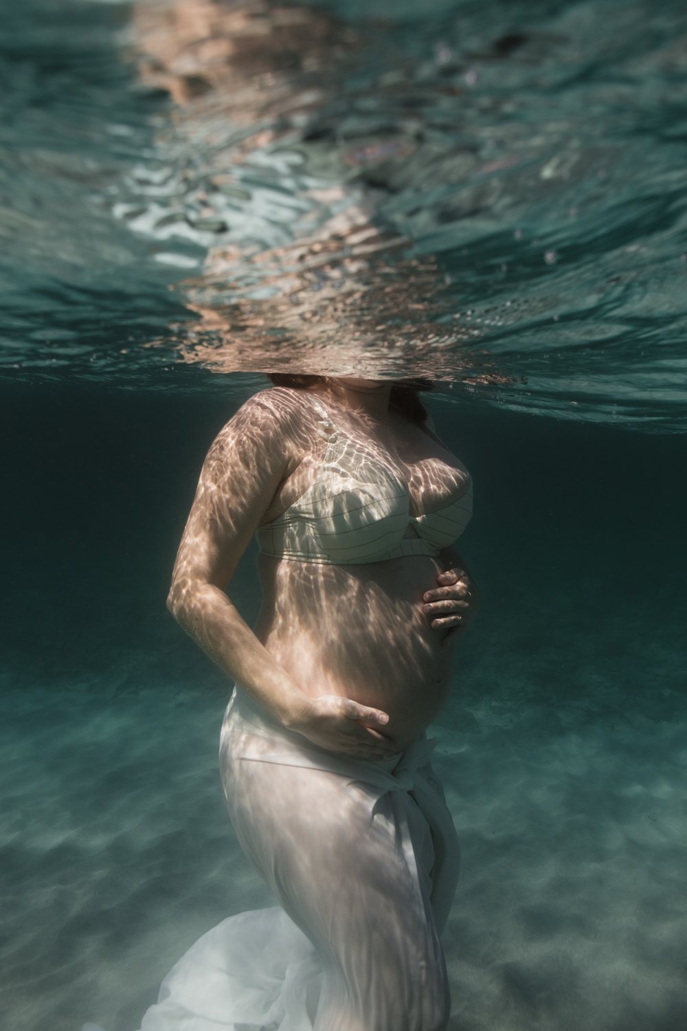 pregnancy maternity photographer grossesse photographe famille family corse corsica france underwater sous l'eau marine sea la mer plage Krista Espino Anza Creative_-21.jpg