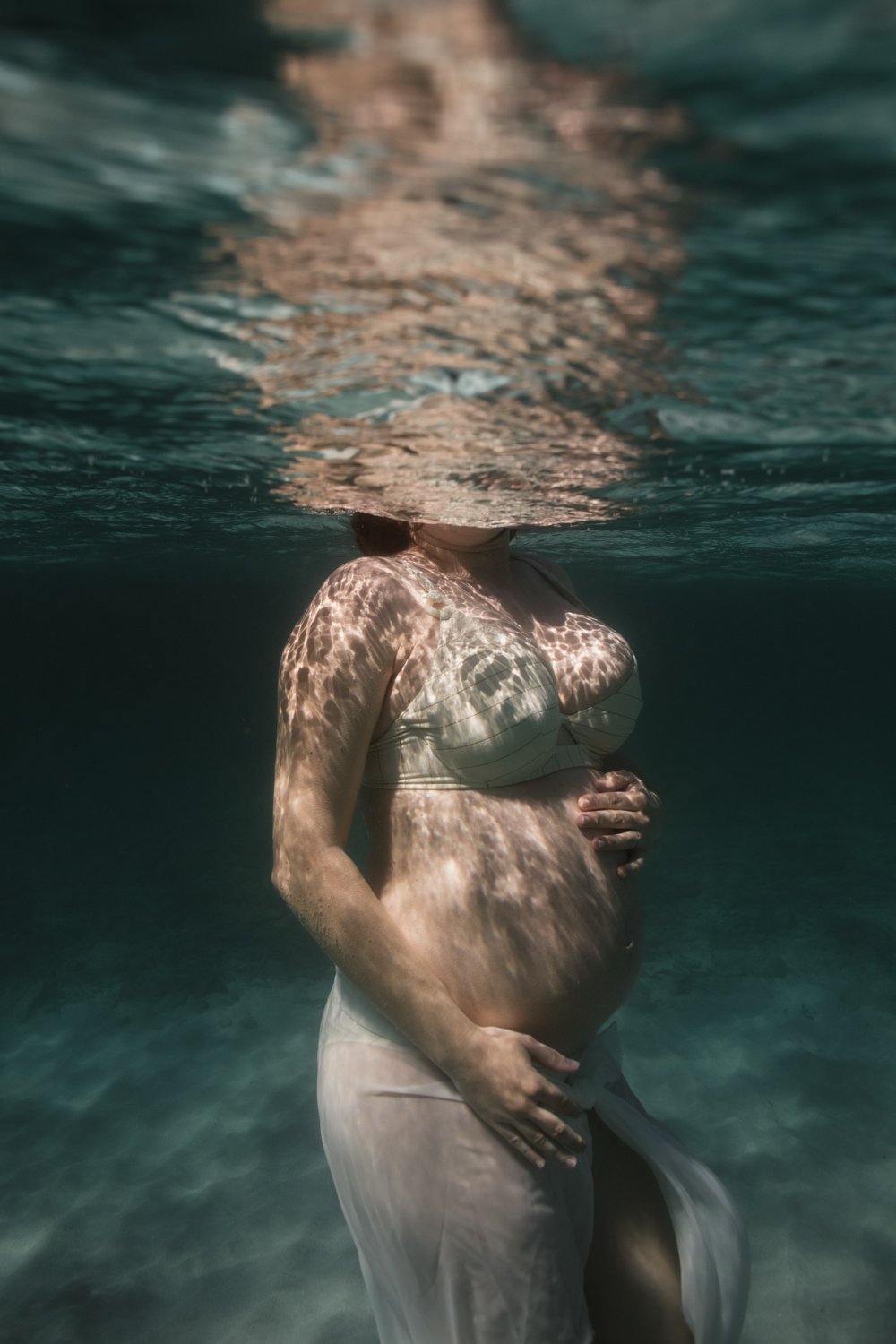 pregnancy maternity photographer grossesse photographe famille family corse corsica france underwater sous l'eau marine sea la mer plage Krista Espino Anza Creative_-22.jpg
