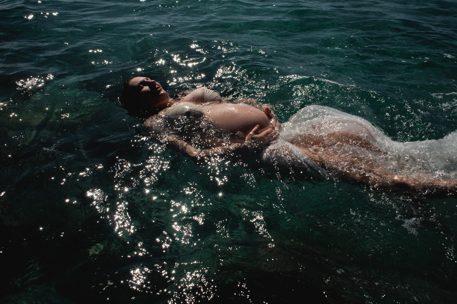 pregnancy maternity photographer grossesse photographe famille family corse corsica france underwater sous l'eau marine sea la mer plage Krista Espino Anza Creative_-29.jpg