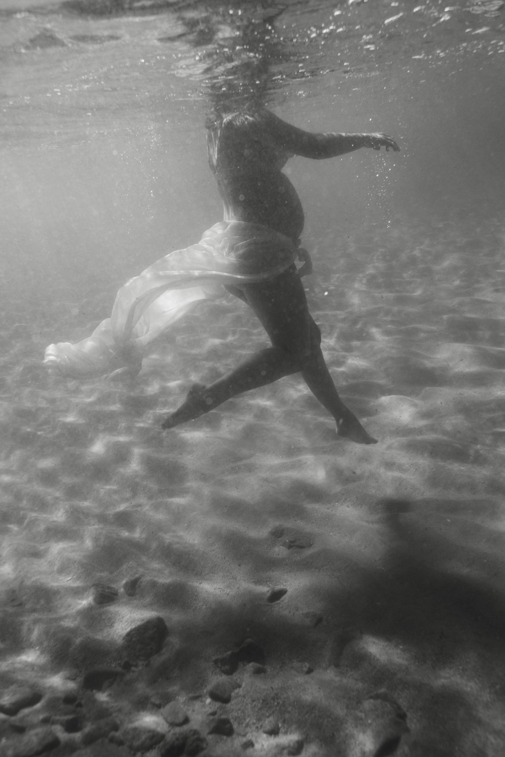 pregnancy maternity photographer grossesse photographe famille family corse corsica france underwater sous l'eau marine sea la mer plage Krista Espino Anza Creative_-32.jpg