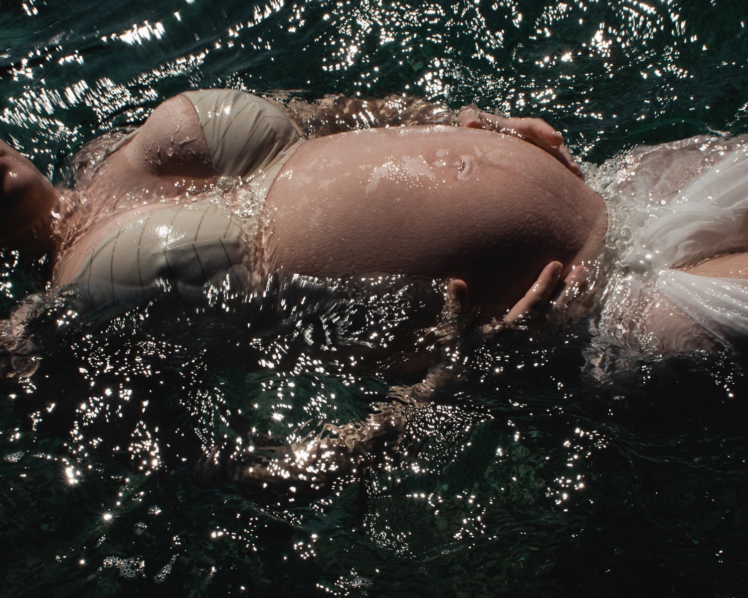 pregnancy maternity photographer grossesse photographe famille family corse corsica france underwater sous l'eau marine sea la mer plage Krista Espino Anza Creative_-31.jpg