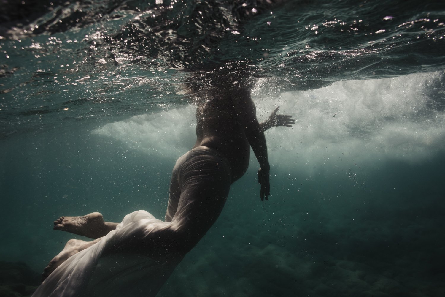 pregnancy maternity photographer grossesse photographe famille family corse corsica france underwater sous l'eau marine sea la mer plage Krista Espino Anza Creative_-36.jpg
