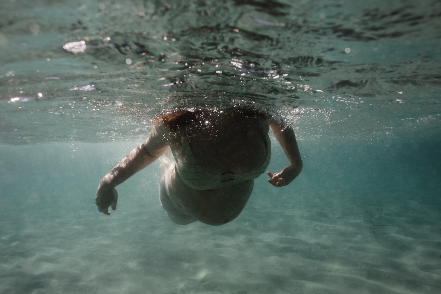 pregnancy maternity photographer grossesse photographe famille family corse corsica france underwater sous l'eau marine sea la mer plage Krista Espino Anza Creative_-40.jpg