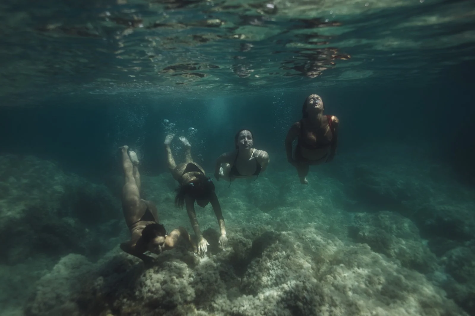 ajaccio amis photographe sous leau marin marine la mer Krista Espino Anza Creative underwater femme lifestyle seance photo séance corse Corsica France capo underwater photogaphy photographie photographe5C2A7545-3.jpg